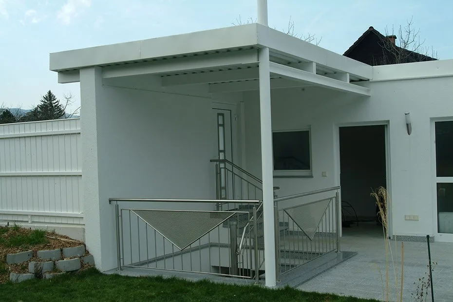 Terrassenüberdachung an einem Wohnhaus